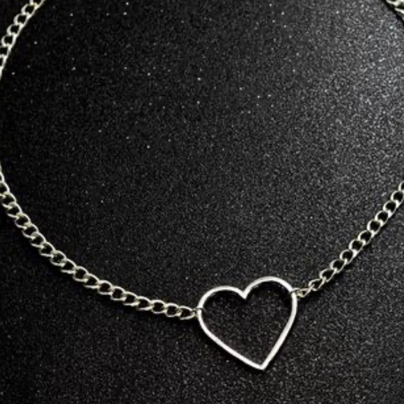 BRAND NEW - SILVER HEART CHOKER - Picture 2 of 3
